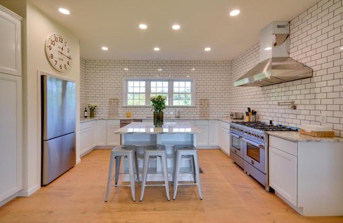 Vesta Casa | Timeless Hillsville Farmhouse Blue Ridge Parkway!