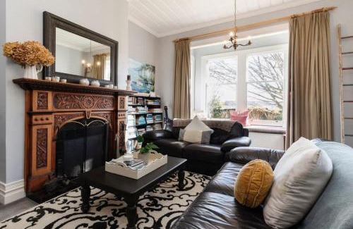 New Plymouth Casa | Timeless Treasure - family retreat with garden