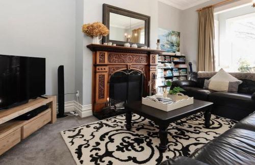 New Plymouth Casa | Timeless Treasure - family retreat with garden