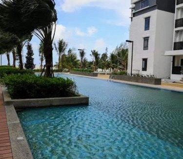 Kuantan Apartamento | Timurbay by Dfamilia, ground floor suite with easy access to the pool and beach