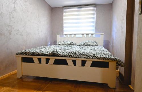 Uzice Apartamento | Tina
