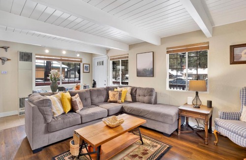 Peter Pan Casa | Tinker Bell Gambrel by Big Bear Vacations Ultra Relaxing Bear City Retreat