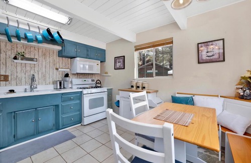 Peter Pan Casa | Tinker Bell Gambrel by Big Bear Vacations Ultra Relaxing Bear City Retreat