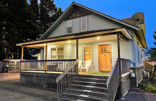 Long Beach Casa | Tinker House and Tinker House Cottage
