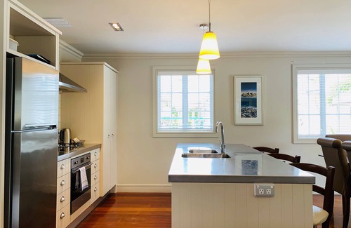 Russell Cabaña | Tinkerbell Cottage - Russell Cottages Collection