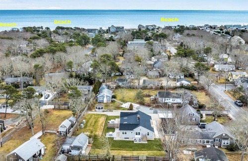 South Yarmouth Cabaña | TinkerTown #6 Luxury Cottage: 2 Bedroom 2+Baths quick walk to beaches and bar