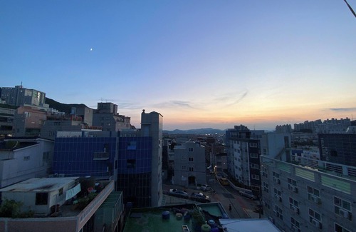Sasang Apartamento | Tiny and Colorful Studio in Busan near Dongseo University with free parking lot