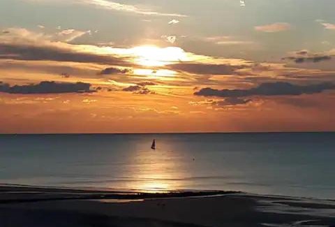 Ostend City Centre Apartamento | TINY APT w/balcony and SEAVIEW, even out of your bed !