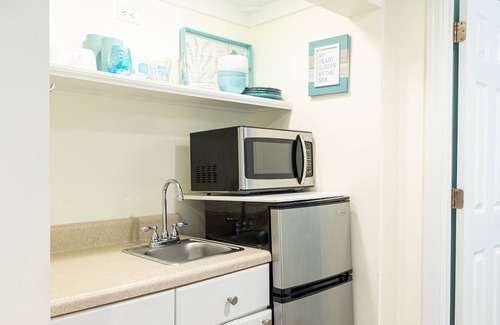 Folly Beach Casa | Tiny but perfect, super close to the beach.