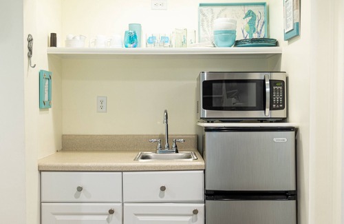 Folly Beach Casa | Tiny but perfect, super close to the beach.