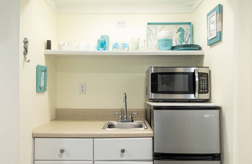 Folly Beach Casa | Tiny but perfect, super close to the beach.