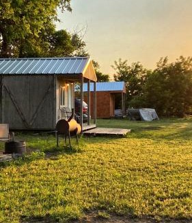 Lawton Apartamento | Tiny Cabin at the DonkeyRanch