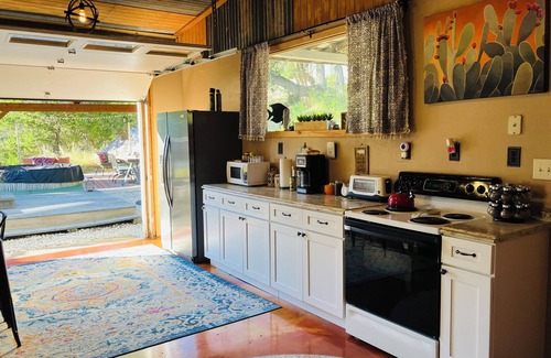 Lakehills Cabina | Tiny cabin/guest house with hot tub and pool surrounded by nature