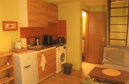 Athens Apartamento | Tiny duplex by the Park