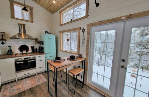 Baker Cabina | Tiny Escape w/ dry sauna & mountain views