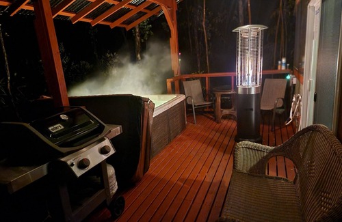 Fern Forest Cabina | tiny home 6 w/ private hot tub surrounded by nature near Volcano National Park