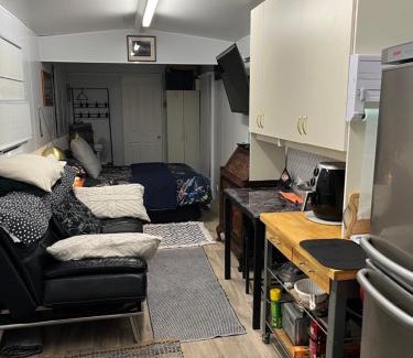 Central Coast Apartamento | TINY HOME - Benny’s Bar