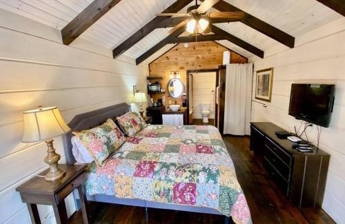 Sevierville Casa | Tiny Home Cottage Near the Smokies #3 Ingrid