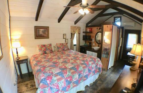 Sevierville Casa | Tiny Home Cottage Near the Smokies #6 Greta