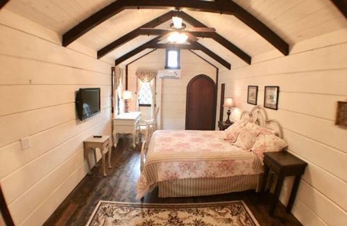 Sevierville Casa | Tiny Home Cottage Near the Smokies #8 Helga
