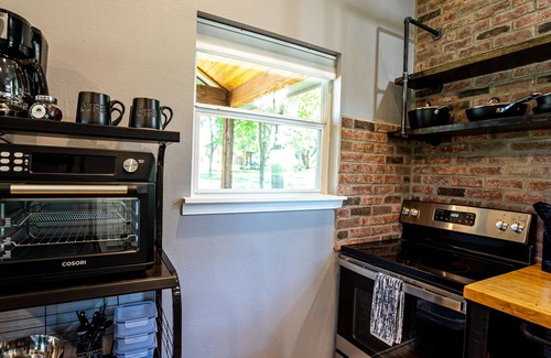 Canyon Lake Apartamento | Tiny Home in Canyon Lake 5 mins to Lake & River, Prime Area, Pet Friendly!