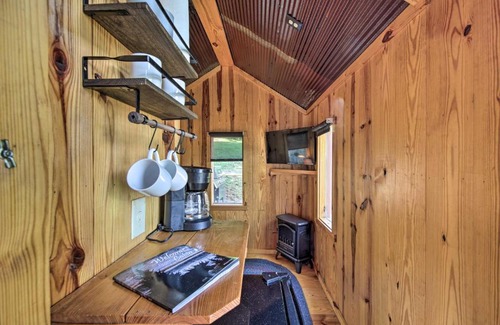 Hayesville Casa | Tiny Home in Hayesville with Deck Near Trails!
