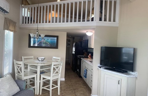 Key Largo Cabaña | Tiny home in Key Largo with Private Dock, Tiki Hut and Boat Lift