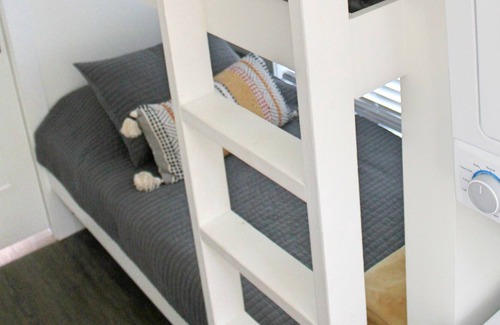 Tracy City Cabaña | Tiny Home in the woods with Hot tub, swing and hiking trails