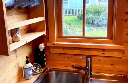 Point Roberts Cabina | Tiny home just steps from South Beach!