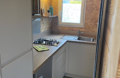 Bessuejouls Casa | Tiny Home 'La Gondal' con vistas a la montaña, terraza privada y Wi-Fi
