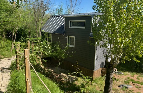 Bessuejouls Casa | Tiny Home 'La Gondal' con vistas a la montaña, terraza privada y Wi-Fi