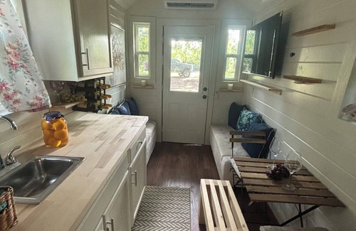 Azle Apartamento | Tiny Home near Lake Weatherford and Dove Ridge Winery
