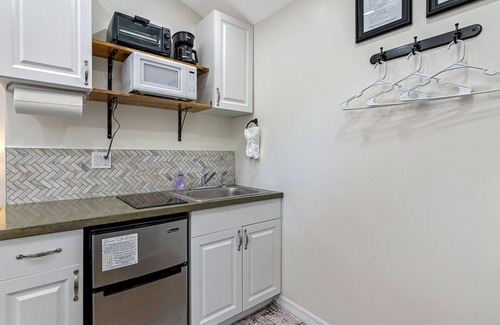 Northeast Tampa Casa | Tiny Home Near USF and Downtown—Patio, Fast Wi-fi