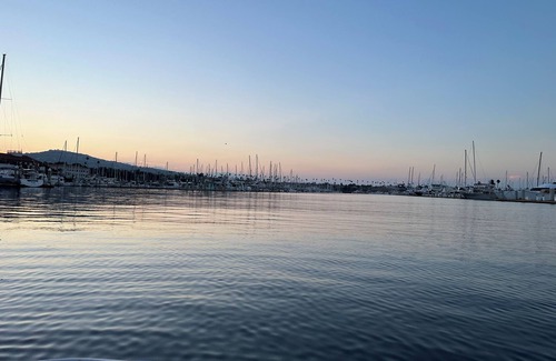 Marina del Rey Alquiler De Eote | Tiny home on a water by the sea life romantic getaway