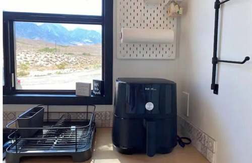 Lone Pine Casa | "TINY" HOME w/ expansive views of the Sierras NOW W/ WIFI!