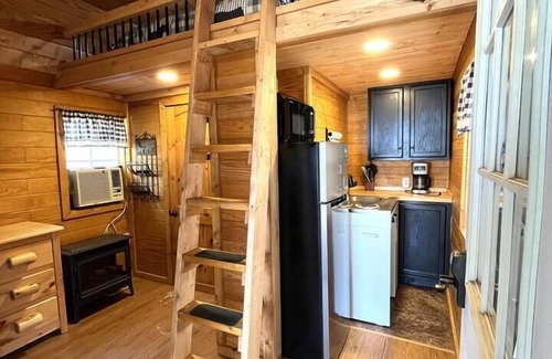 Gatlinburg - Pigeon Forge Cabaña | Tiny house experience! Re-discover Life, Love, Self and Peace