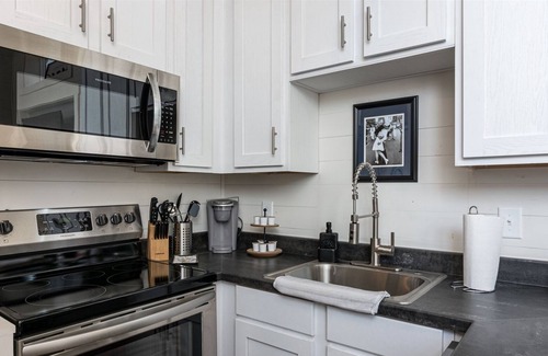 Upward Casa | Tiny House in GATED COMMUNITY 7 NIGHT MINI.