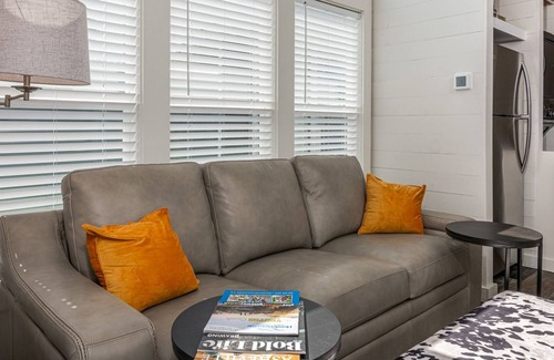 Upward Casa | Tiny House in GATED COMMUNITY 7 NIGHT MINI.