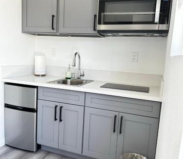 Moreno Valley Otro | Tiny house in the heart of MOVAL private freeparking Netflix
