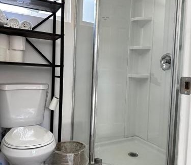 Moreno Valley Otro | Tiny house in the heart of MOVAL private freeparking Netflix