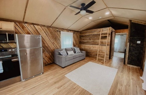 Rock Island Cabaña | TINY HOUSE NEAR FALL CREEK FALLS AND ROCK ISLAND STATE PARK