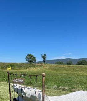 Mount Jackson Otro | Tiny House on Cattle Farm Shenandoah Valley