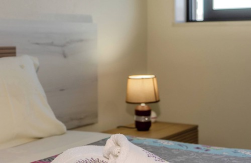 Baiao Otro | Tiny House at Paradise Farm in Douro