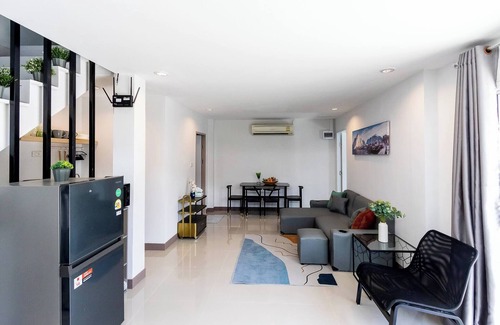 Bang Na Chalet De Esquí | Casa pequeña Srinakarin en la estación Sri Bearing