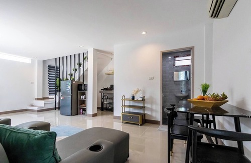 Bang Na Chalet De Esquí | Casa pequeña Srinakarin en la estación Sri Bearing