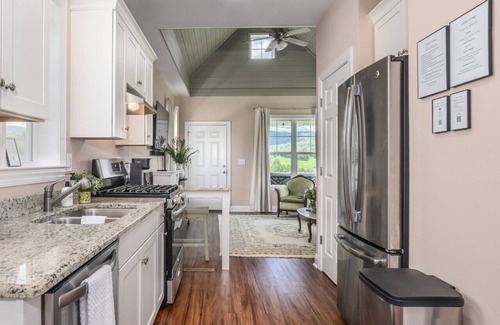 Lexington Casa | Tiny House w/ Big Mountain Views - near VMI & WLU