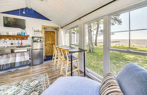 Albemarle Sound Cabina | Tiny House w/ Big Views: Cabin in Shiloh!