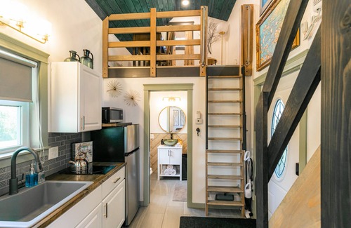 East Syracuse Casa | Tiny house with private Hot Tub