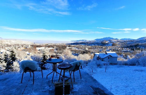 Bran Casa | Tiny house with spectacular view of the valley and mountains