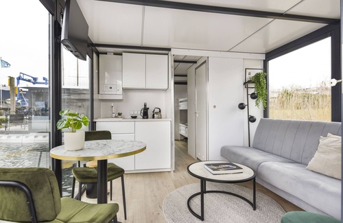 Zeewolde Alquiler De Eote | Tiny houseboat near the beach and the center